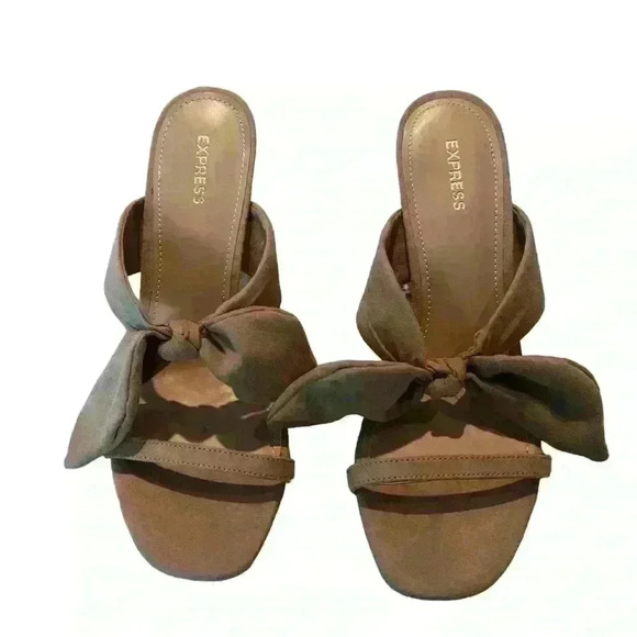 NWOT EXPRESS HEELS - Picture 1 of 2